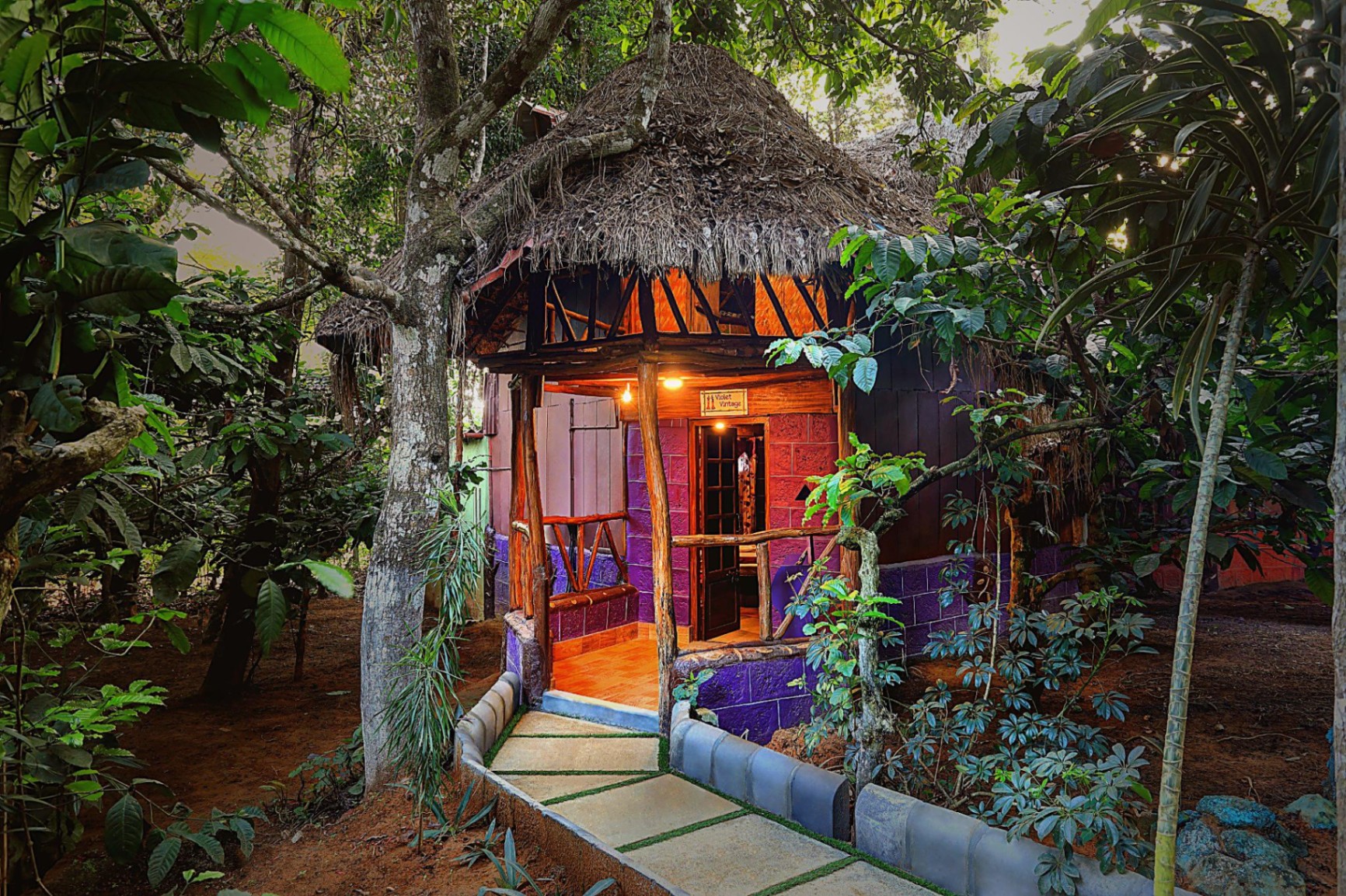 Violet Vintage thatched cottage surrounded by forest at Evergreen County